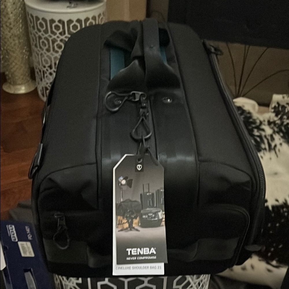 New! Tenba Cineluxe v2 Shoulder Bag 21 Hightop - Black